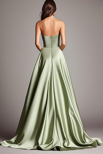 Dusty Sage Bustless Une ligne froncée Robe de bal longue en satin avec fente